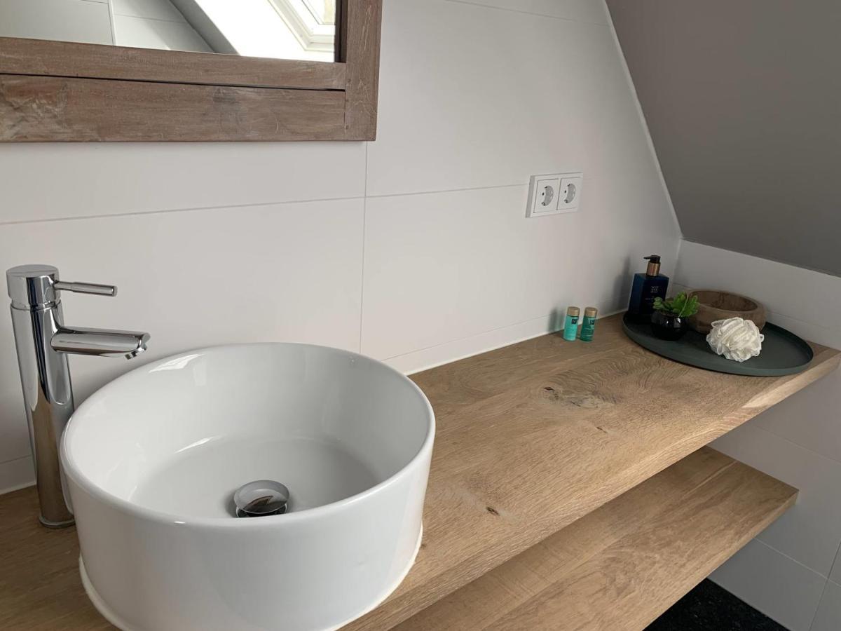 Gastenverblijf lânlibben Lioessens Buitenkant foto